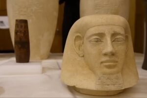 España entrega a Egipto las 36 piezas arqueológicas incautadas en la Operación Hierática